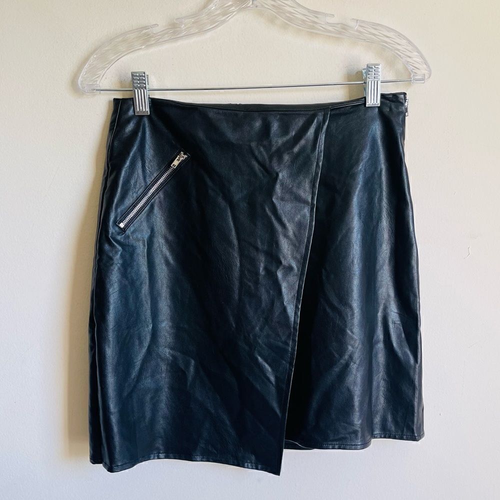 LUMIÉRE Black PU Leather Zipper Mini Skirt Small